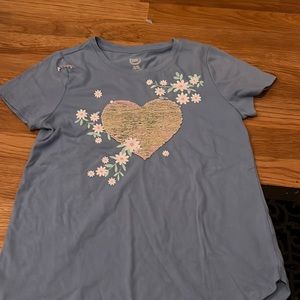 Just really cute sequence flower shirt it’s a lavender blue it didn’t fit me :(